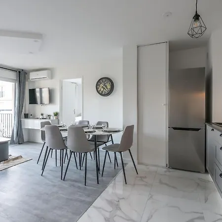 A Paris - Fontaine Rouge شيسي